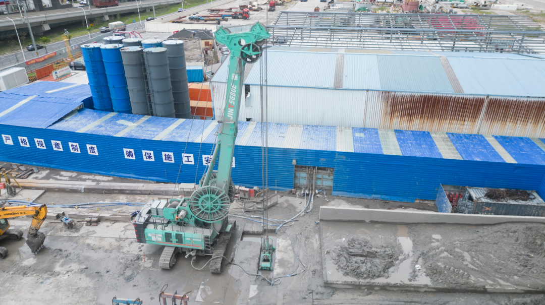 地下連續(xù)墻施工邁入綠色裝備新旅程 ——金泰SG80E電動抓斗